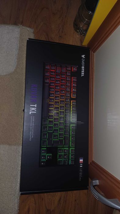 ЧИСТО НОВА  Механична геймърска клавиатура Oversteel Kovar TKL – RGB