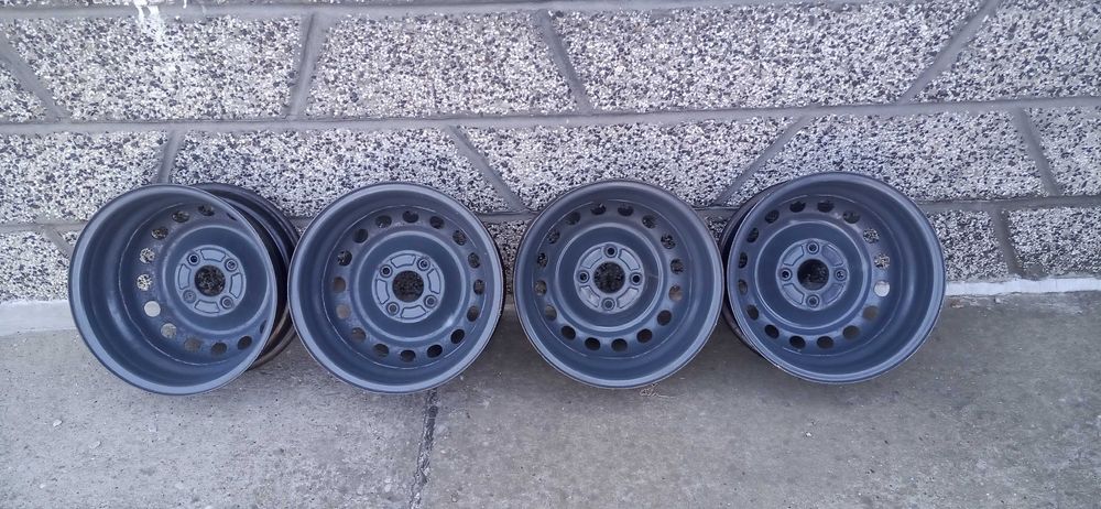 Продавам 15-цолови железни джанти