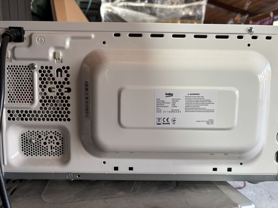 cuptor cu microunde Beko 20 L putin folosit
