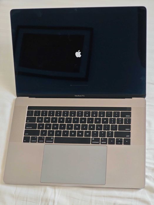 MacBook Pro 15 2018 i7, 32gb ram, touchbar, 500gb ssd, laptop apple