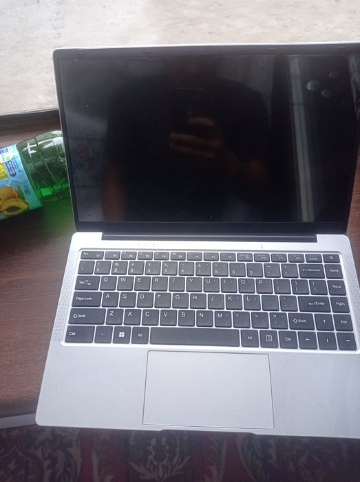 Yangi noutbuk holati yaxshi