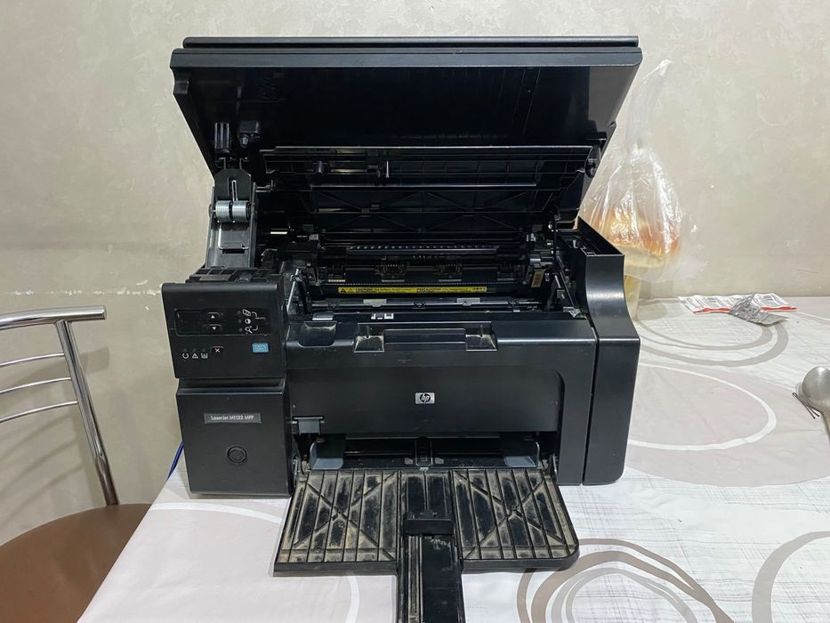 Срочно продам Принтер HP LaserJet Pro M1132 MFP черный