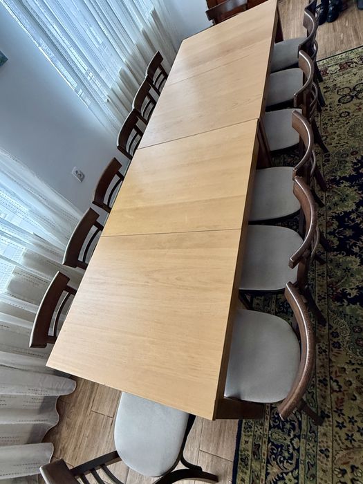 Vând masă cu scaune si comodă