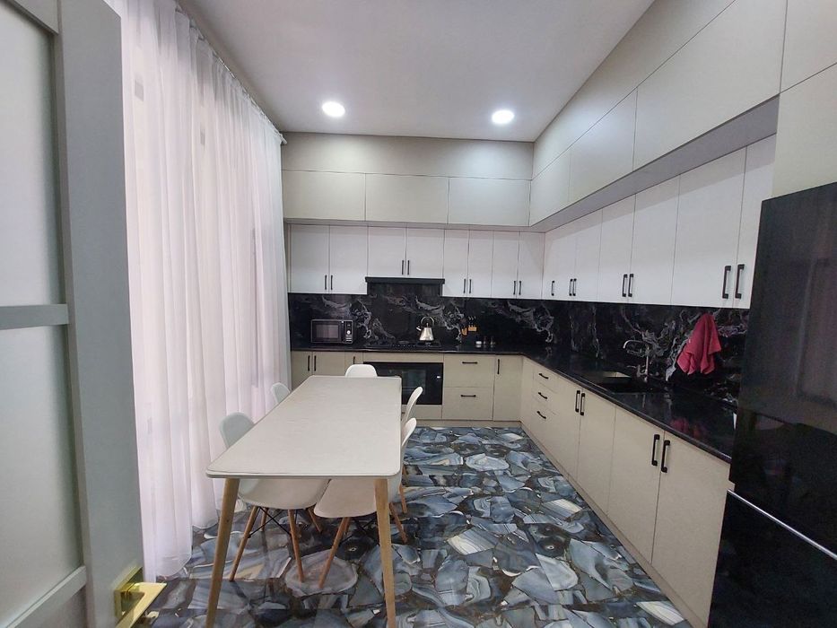 Ko'kcha oqtepa Hondamirda hi tech uy sotiladi.