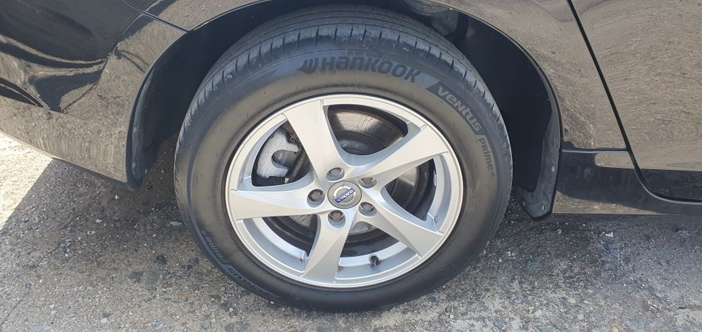 Гуми с ляти джанти 215х55х16 оргинални Volvo V60