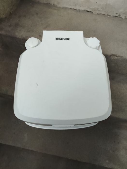 Тоалетна за къмпинг/преносима тоалетна