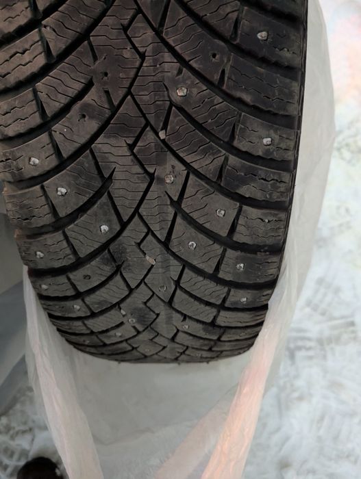 Шины зимние  235/60/18 Pirelli Scorpion Ice Zero 2