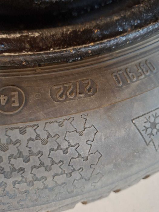 VAND 4 ROTI cu cauciucuri de iarna   +1 ROATA cu cauciuc de vara