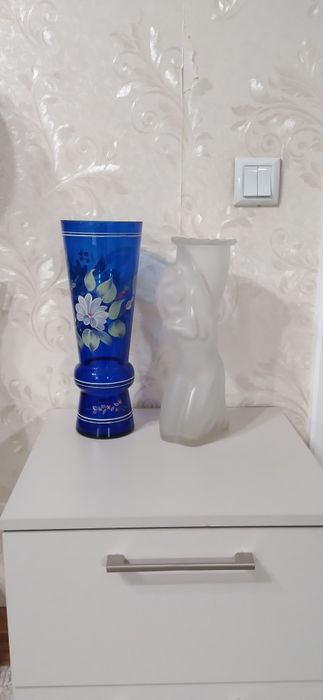 Стеклянные вазы для цветов