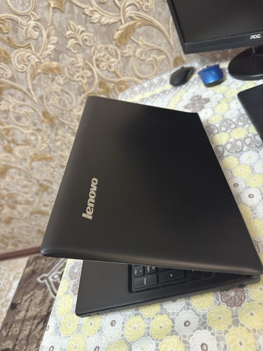 Noutbook sotiladi ishlatilmgan uyda turgan