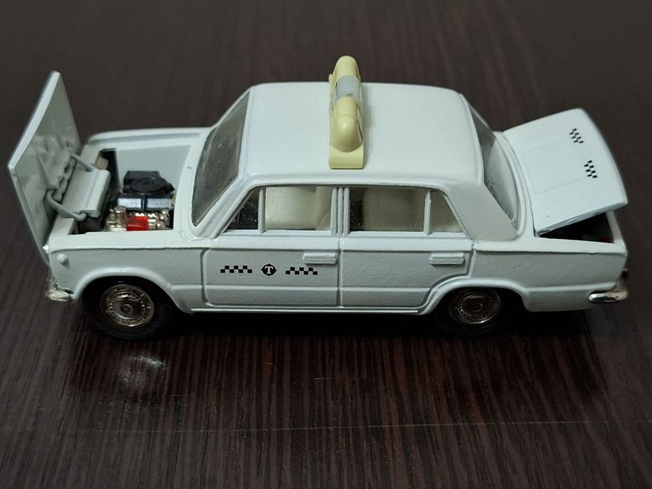 Коллекционная модель ВАЗ 2101 такси, масштаб 1:43