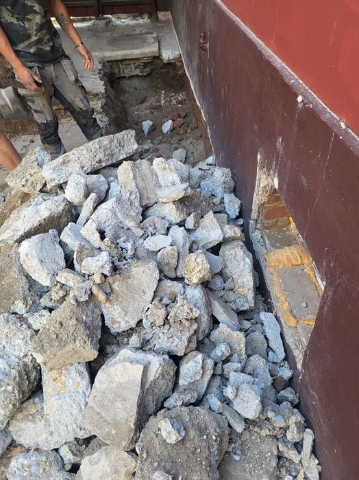 lucrari de demolari ,curatare teren ,cladiri sapaturi fundatii santuri