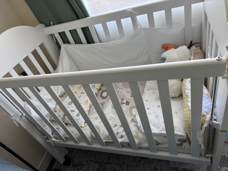 Детско легло от естествено дърво