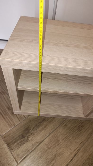 Comoda TV cu rafturi pentru sistem audio