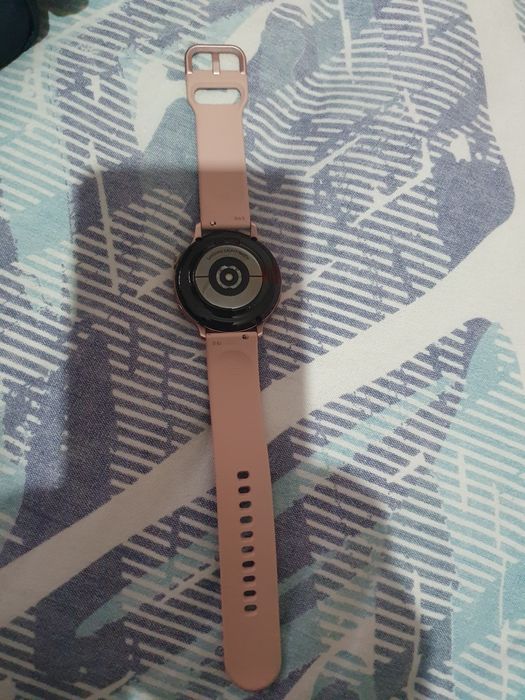 Продам  смарт  часы отличное состояние