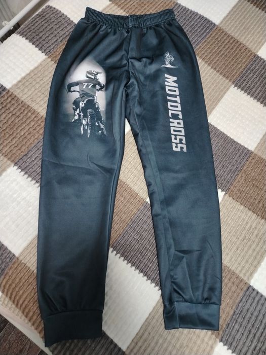 Продам костюм новый