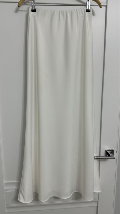 Белая юбка атлас