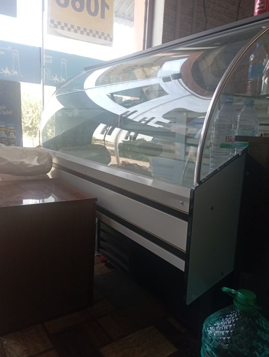 Витрина холодильник