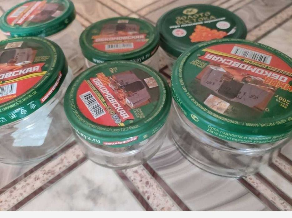 Банки б/у стеклянные с крышками.