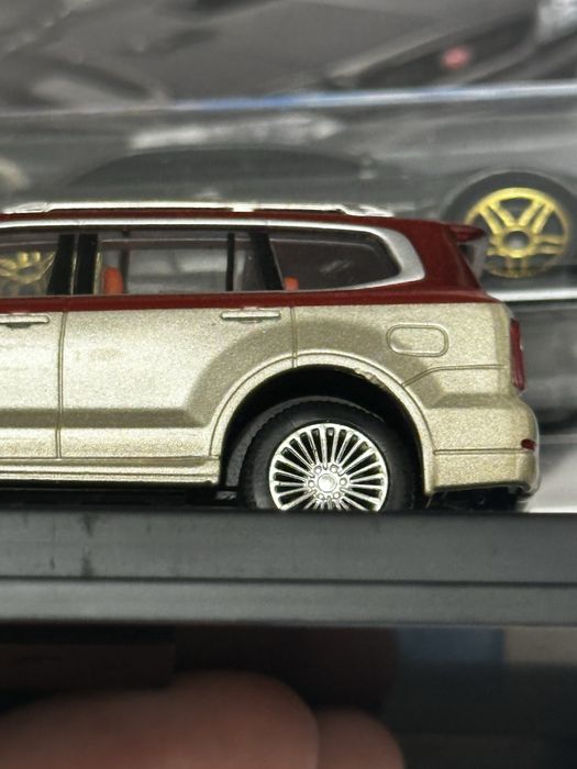 Продажа машинки 1:64