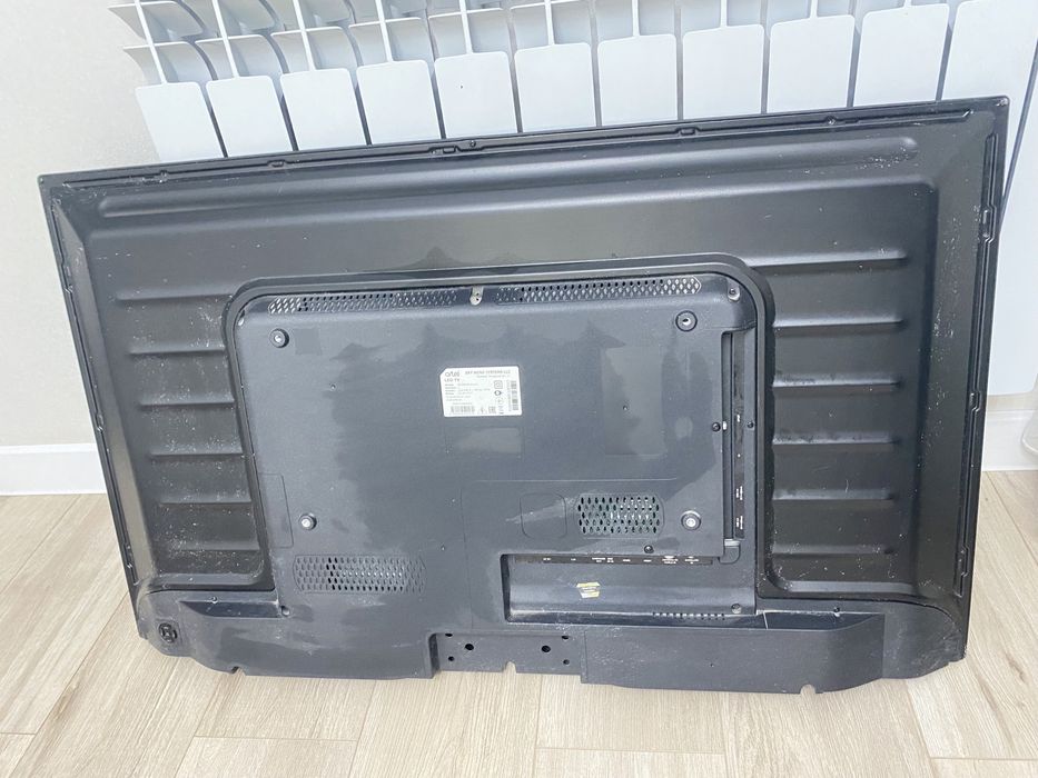 Продам не рабочий тв. 5000