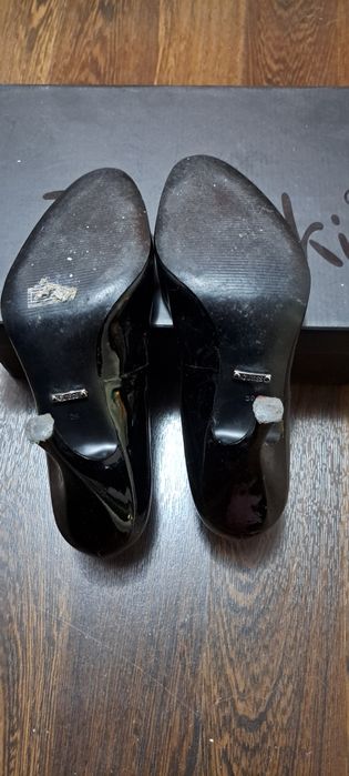 Стилни дамски обувки GUESS 39 номер