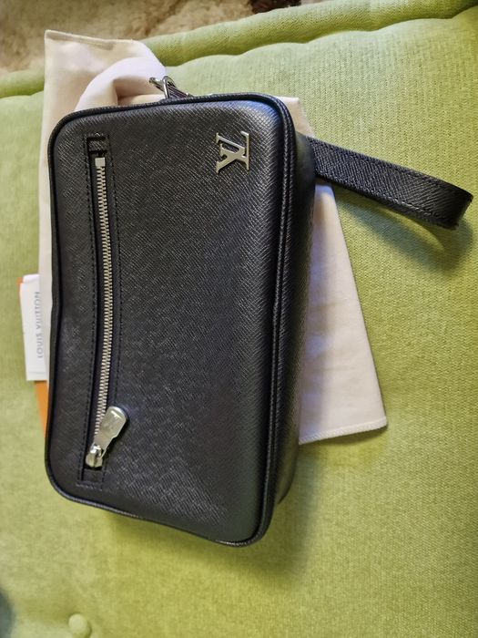Borseta originală Louis Vuitton.