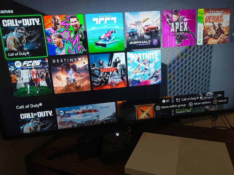 Xbox One S 500GB с 1 джойстик и диск