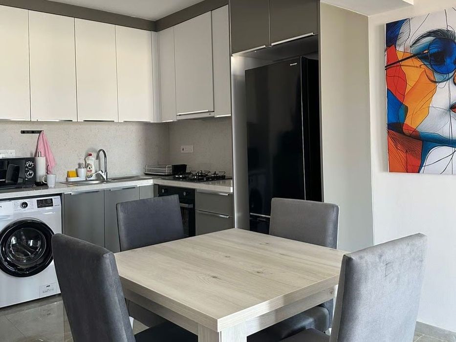 Тристаен апартамент в кв. Сухата река