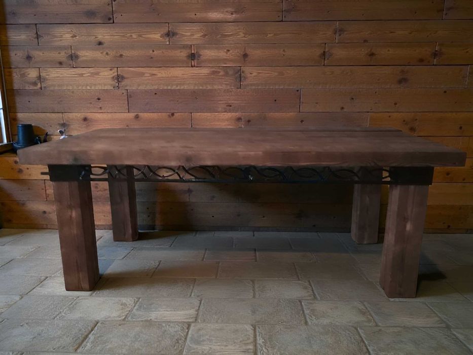 Мебели от масивно дърво