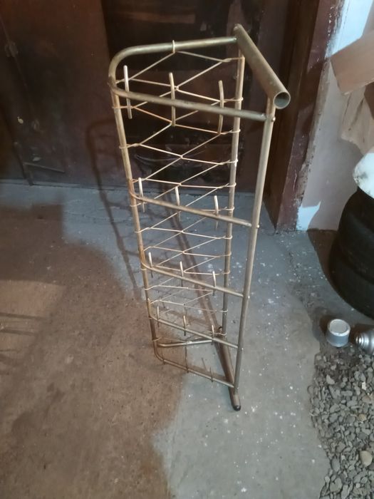 Железная вешалка