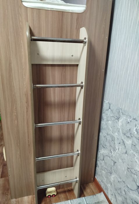 Двухъярусная кровать