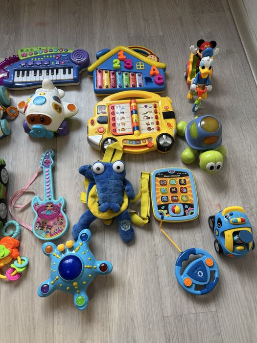 Разные игрушки в хорошем состоянии