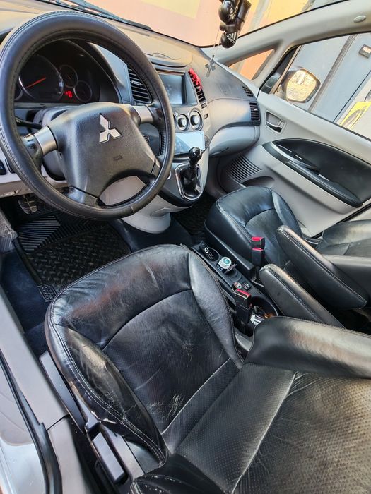 Митсубиши грандис Mitsubishi grandis