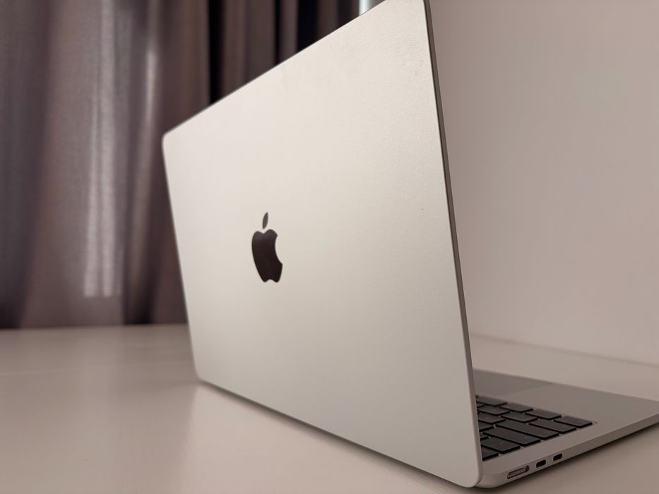 Macbook 13,6’’ M3 2024