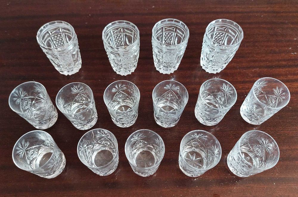 Набор хрустальных рюмок двух видов