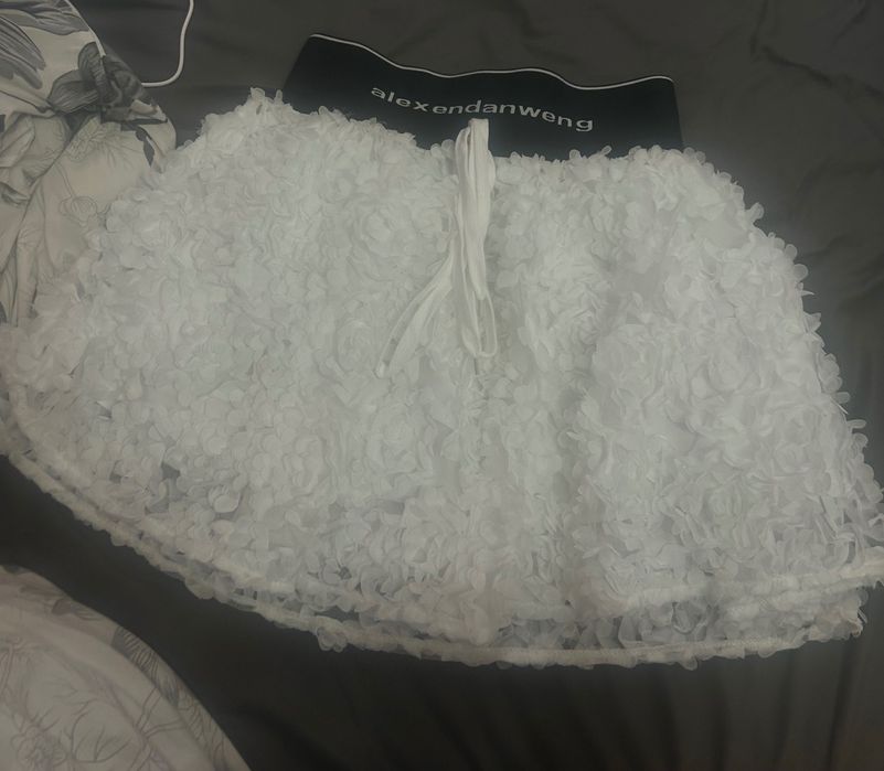 Пола с тюл и дантела