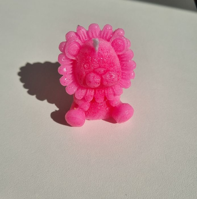 Kit pentru realizarea lumânărilor parfumate
Contine: 2 kg ceara,19 pig