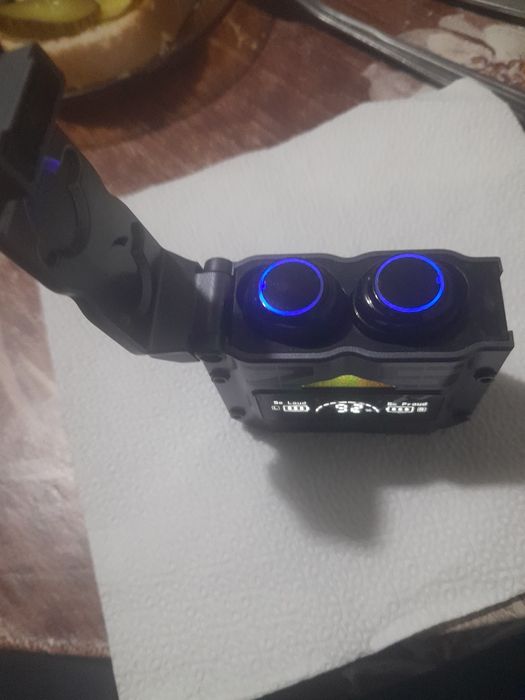 Apple слушалки различни