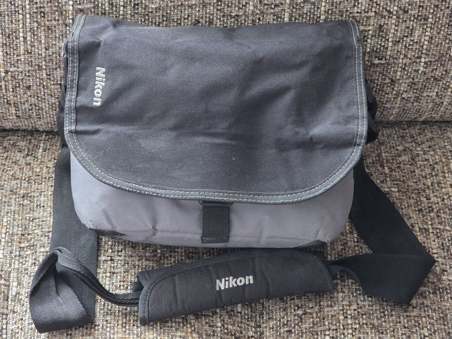 Nikon D5100 + obiective 18-55mm și 55-200mm VR + geantă și accesorii