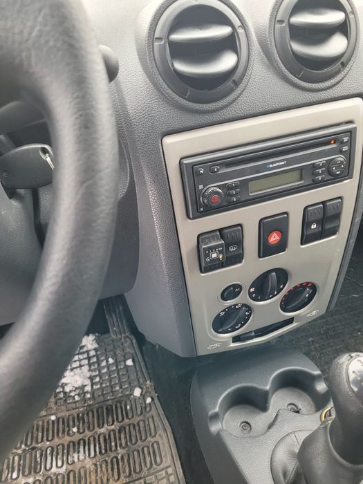 Vând logan mcv 2008