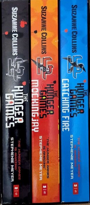 Suzanne Collins Hunger Games Set 3 carti cutie originala limba engleza