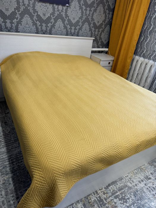 Продам спальный гарнитур с матрацом