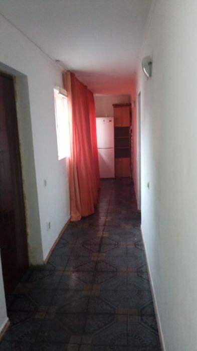 Închiriez 2 camere baie bucătărie hol mobilat