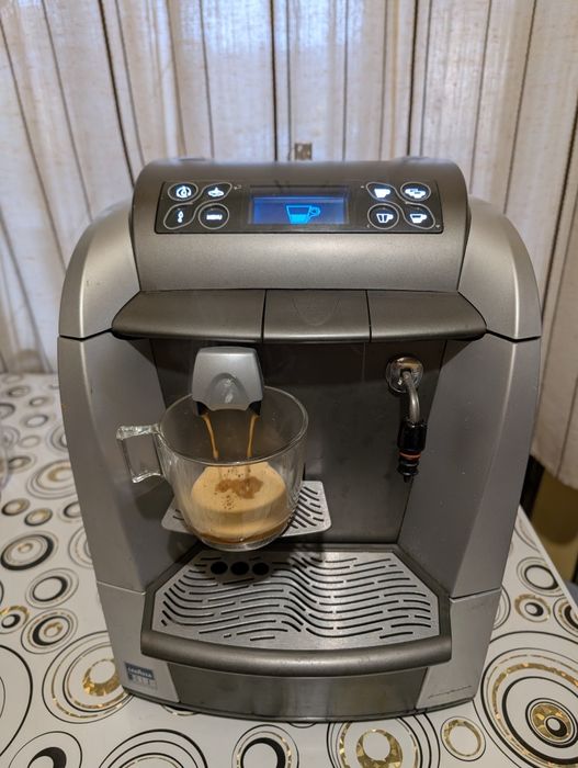 Expresoare de cafea DeLonghi și Lavazza