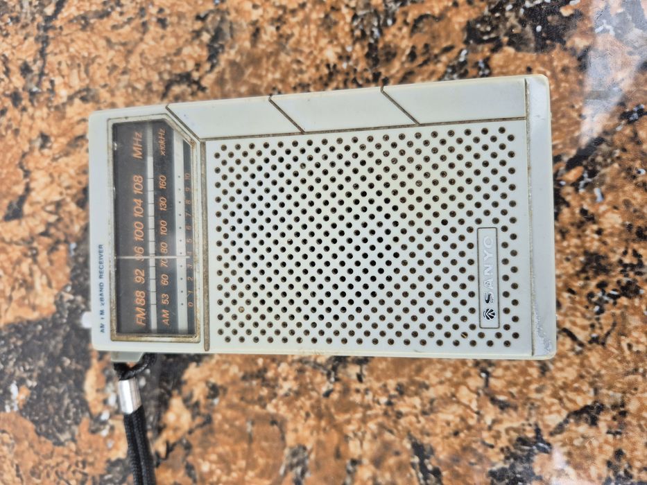 Vând Radio portabil marca Sanyo model RP-5065-functional