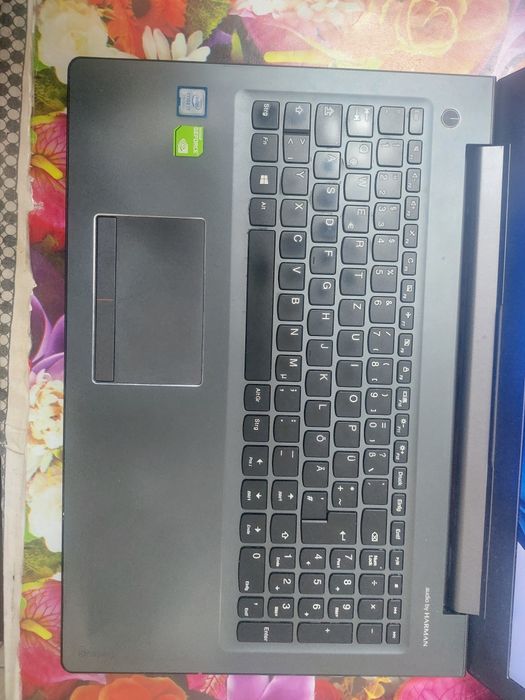 Laptop Lenovo i7-gen a7-a, video dedicata 4Gb, Ssd 128Gb+Hdd 1Tb