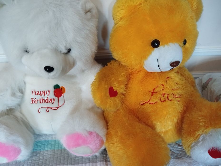 Продается мягкие игрушки мишки.