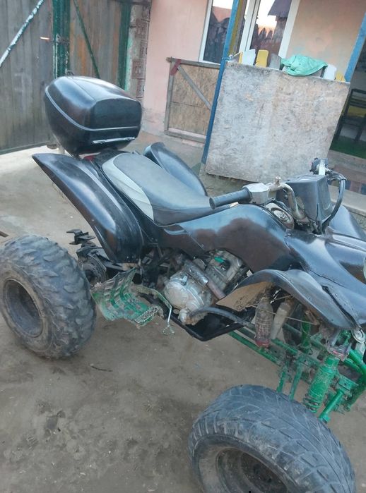 Vând atv de 250 răcire pe apă si un cross de 150 pe un atv de 350 400