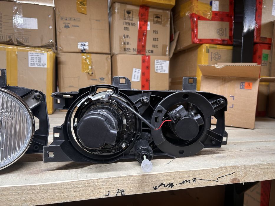 BMW E-34 Белый Фара